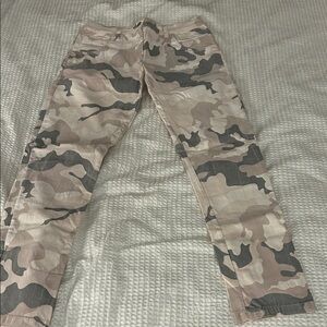 Camouflage Patterned Pants - stretch pink and gray